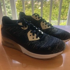 Nike Air Max Tavas (Black & Gold)